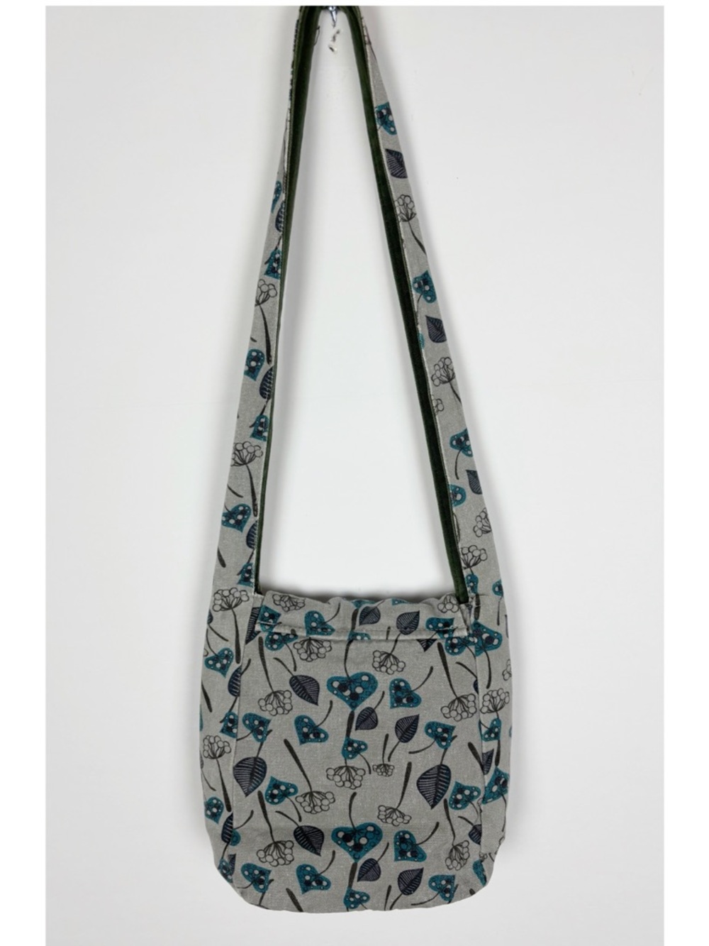 KAVU Secret Squirrel Purse Canvas Crossbody - Picture 2 of 8
